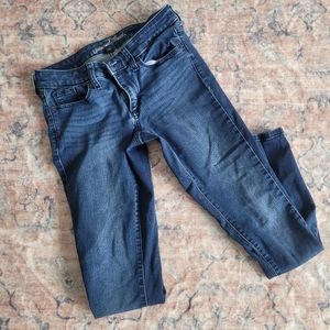 Universal Threads Mid Rise size 2 skinny jean